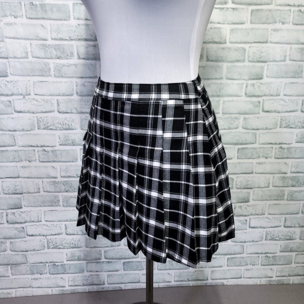 Hollister Black and White Plaid Mini Skirt - Picture 2 of 10